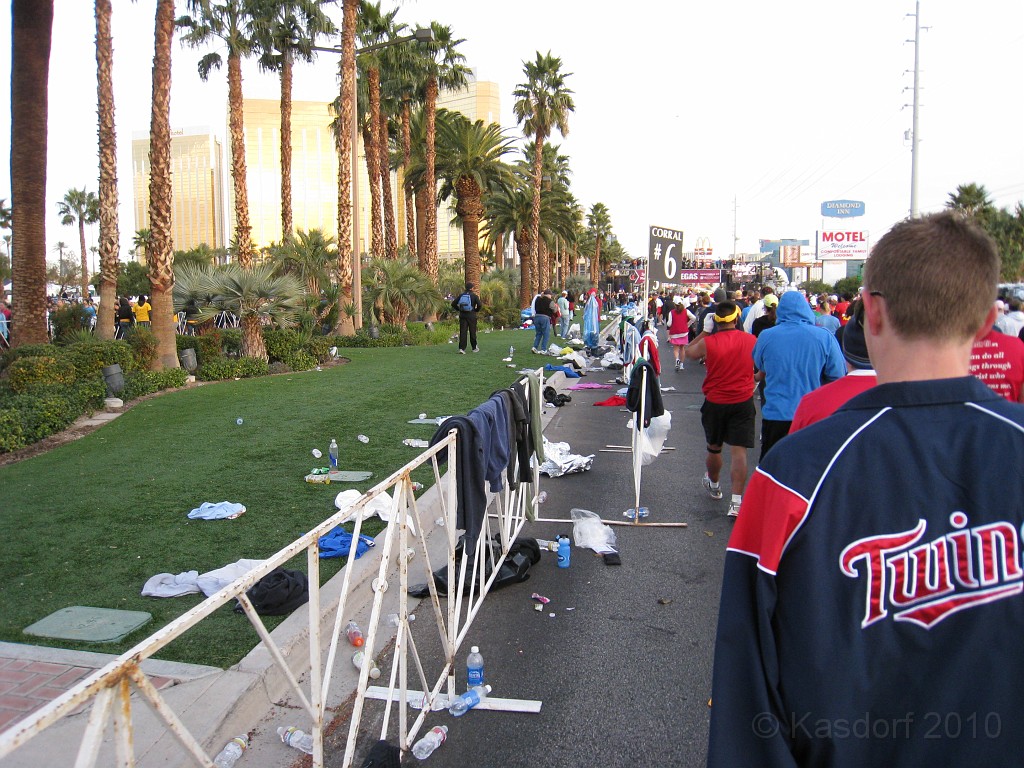 Las Vegas 2010 - Marathon 0281.JPG - The 2010 Las Vegas Fire - Ice and Sweat Tour. Half Marathon, Red Rock Canyon, Casinos, Valley of Fire.... and buffets!